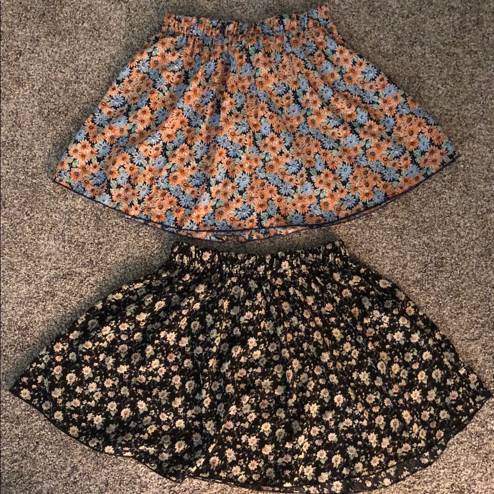 🍾2 skater style skirts. Beautiful prints!